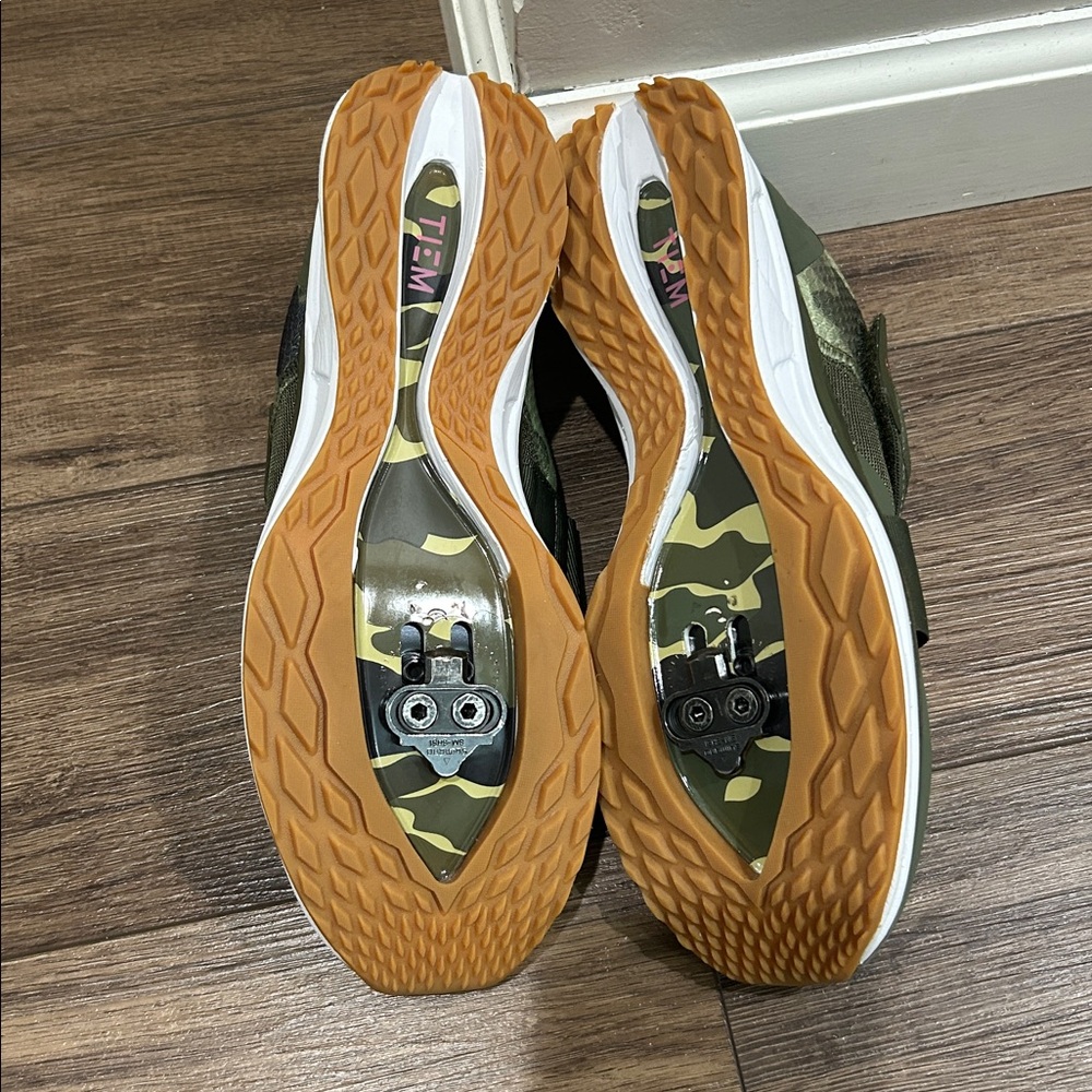 ITEM Women's Green (Camo) Slip-On Sneakers with Clips - Picture 2 of 4